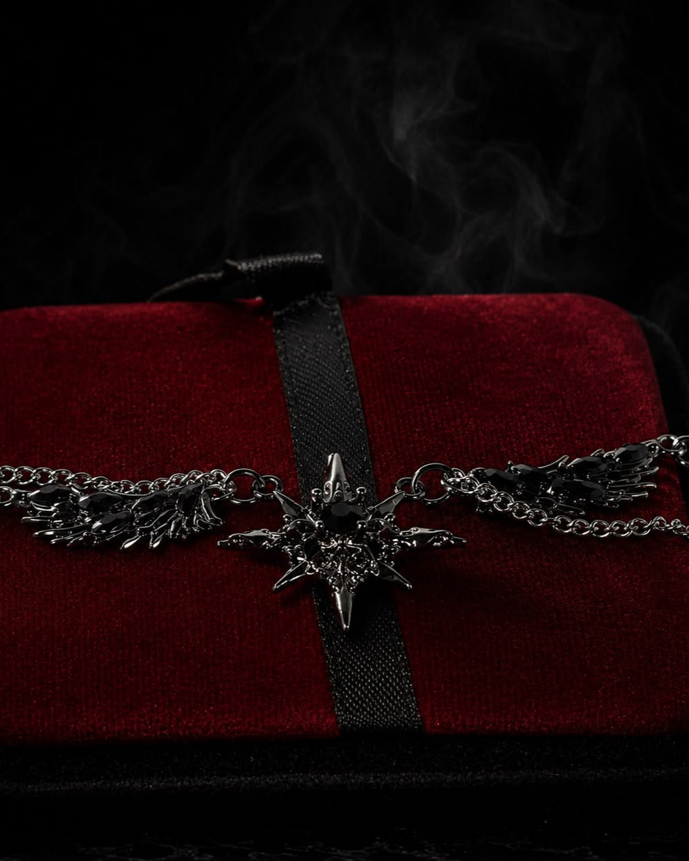 Akuma star necklace