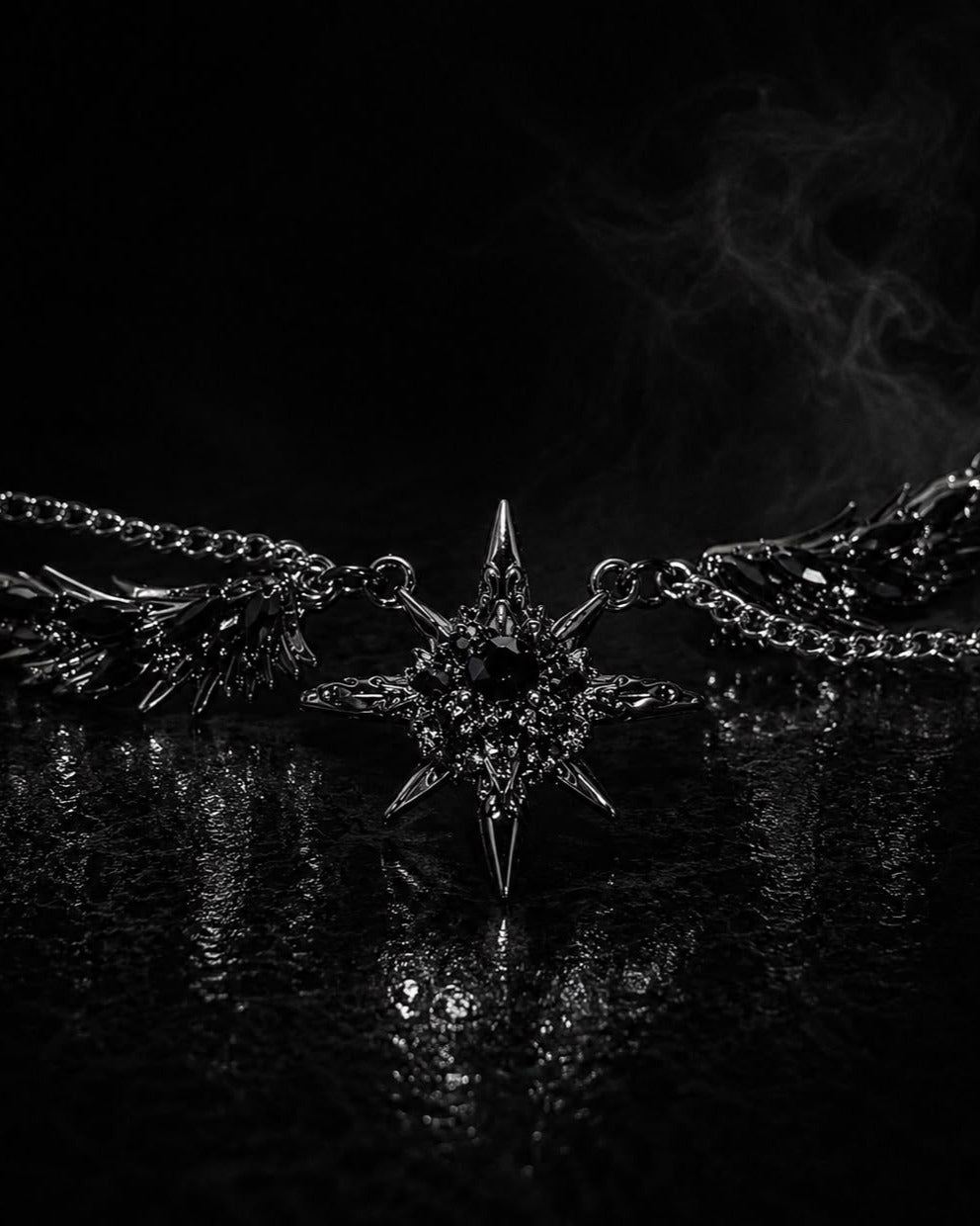 Akuma star necklace