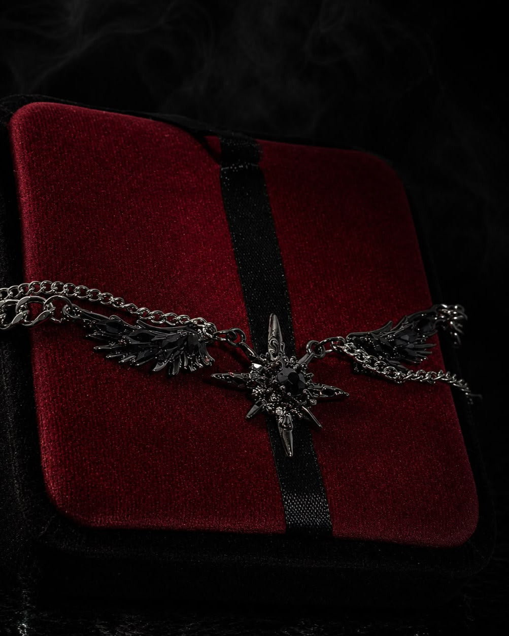 Akuma star necklace